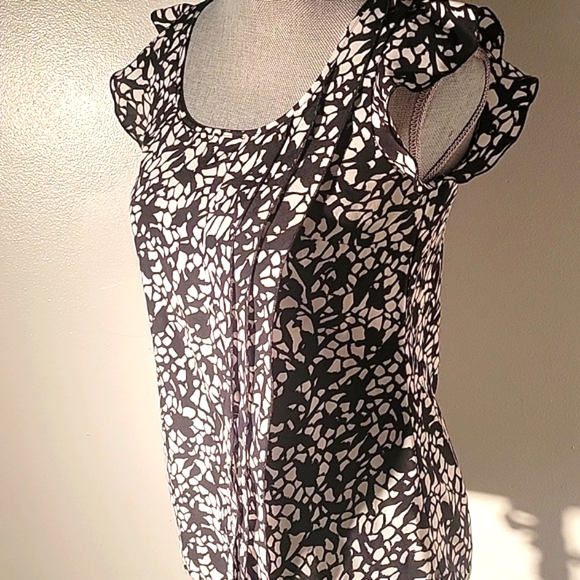 Ann Taylor Black & White Round Neck Blouse, Size: XSP - Picture 3 of 5